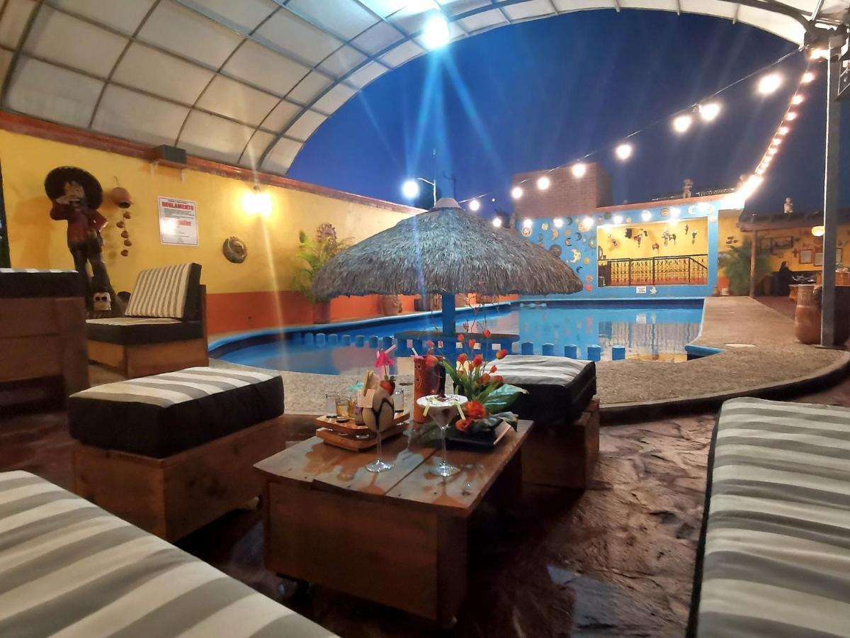 Hotel La Estancia Río Verde エクステリア 写真