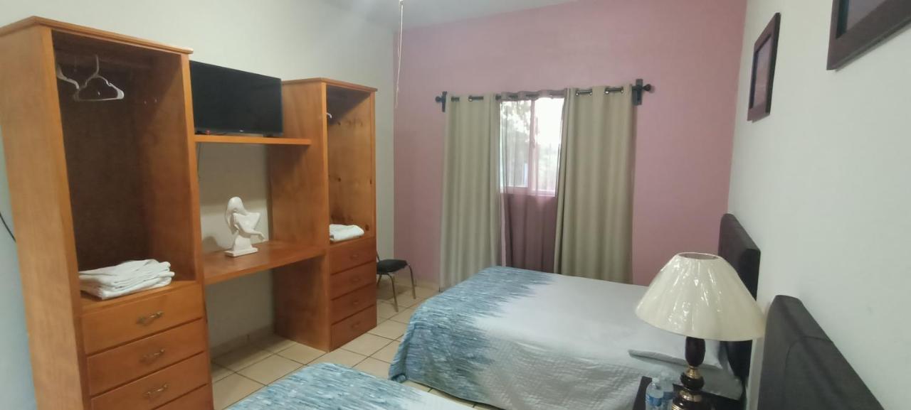 Hotel La Estancia Río Verde エクステリア 写真