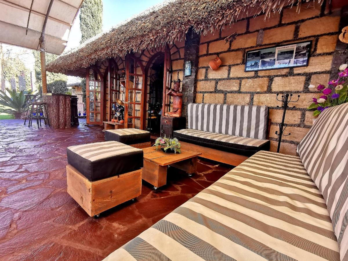 Hotel La Estancia Río Verde エクステリア 写真