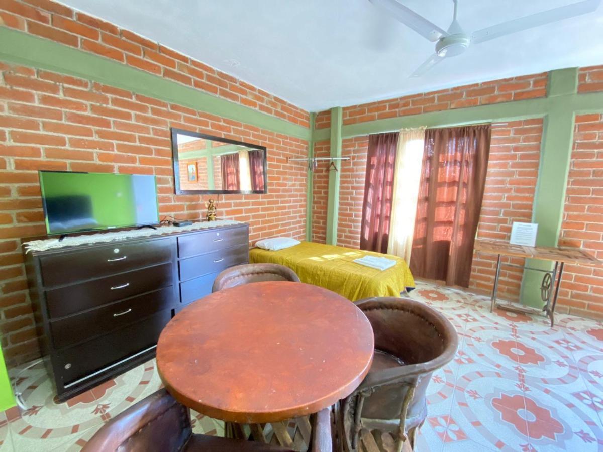 Hotel La Estancia Río Verde エクステリア 写真