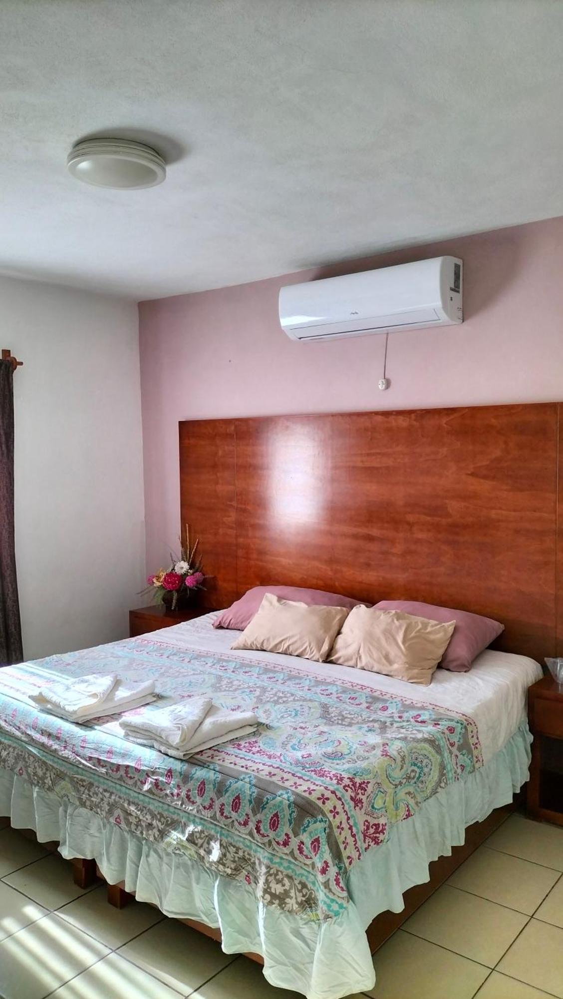 Hotel La Estancia Río Verde エクステリア 写真